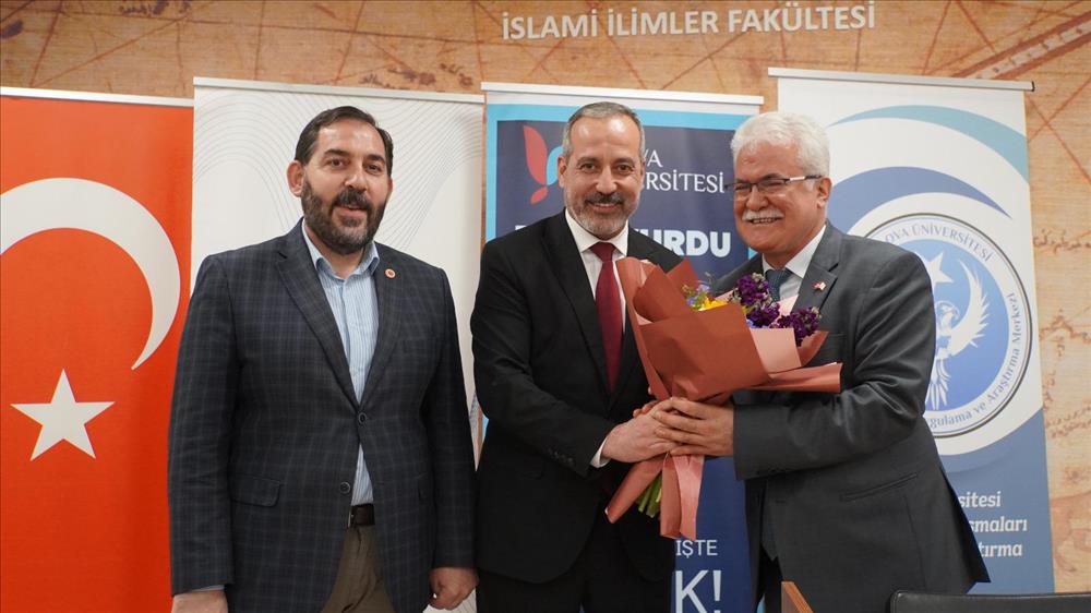 Yalova Üniversitesi’nde “Kıbrıs’ta Etnik ve Dini Gruplar” Konulu Söyleşi Gerçekleştirildi